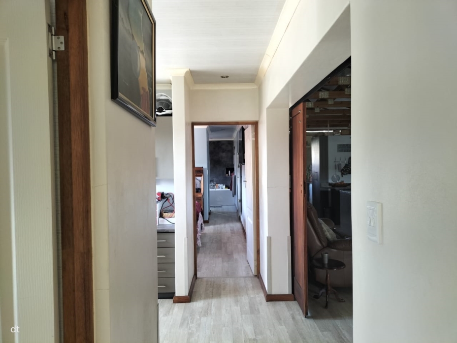 5 Bedroom Property for Sale in Fraaiuitsig Western Cape